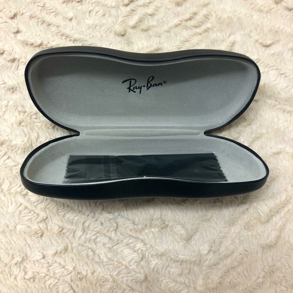 NWOT Ray-Ban glasses case and cloth